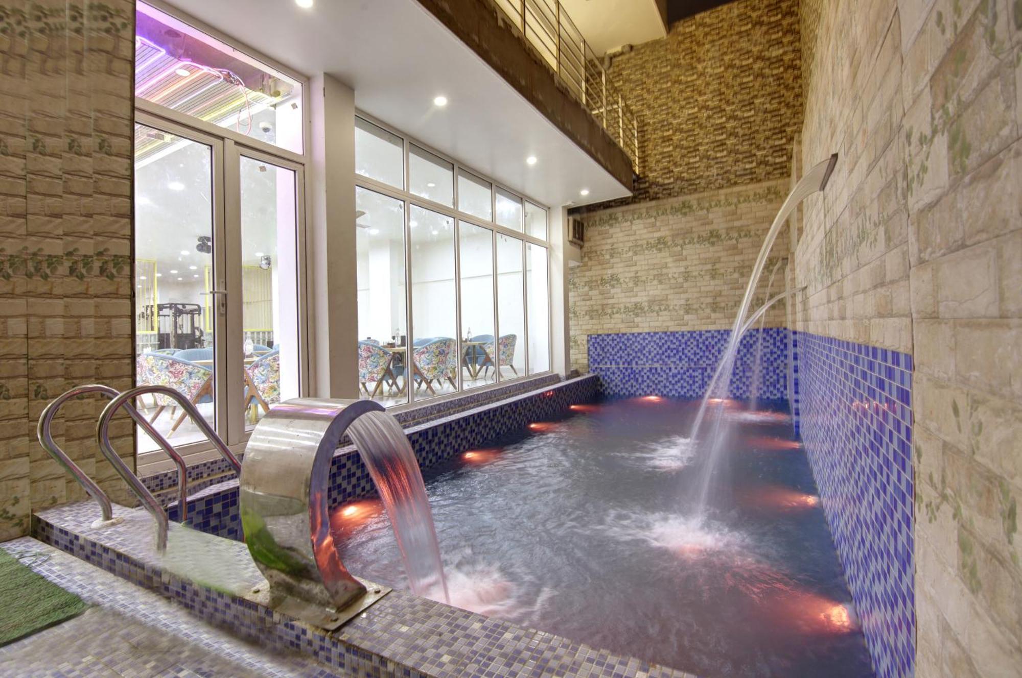 Anandam Club House Aparthotel Гургаон Екстериор снимка
