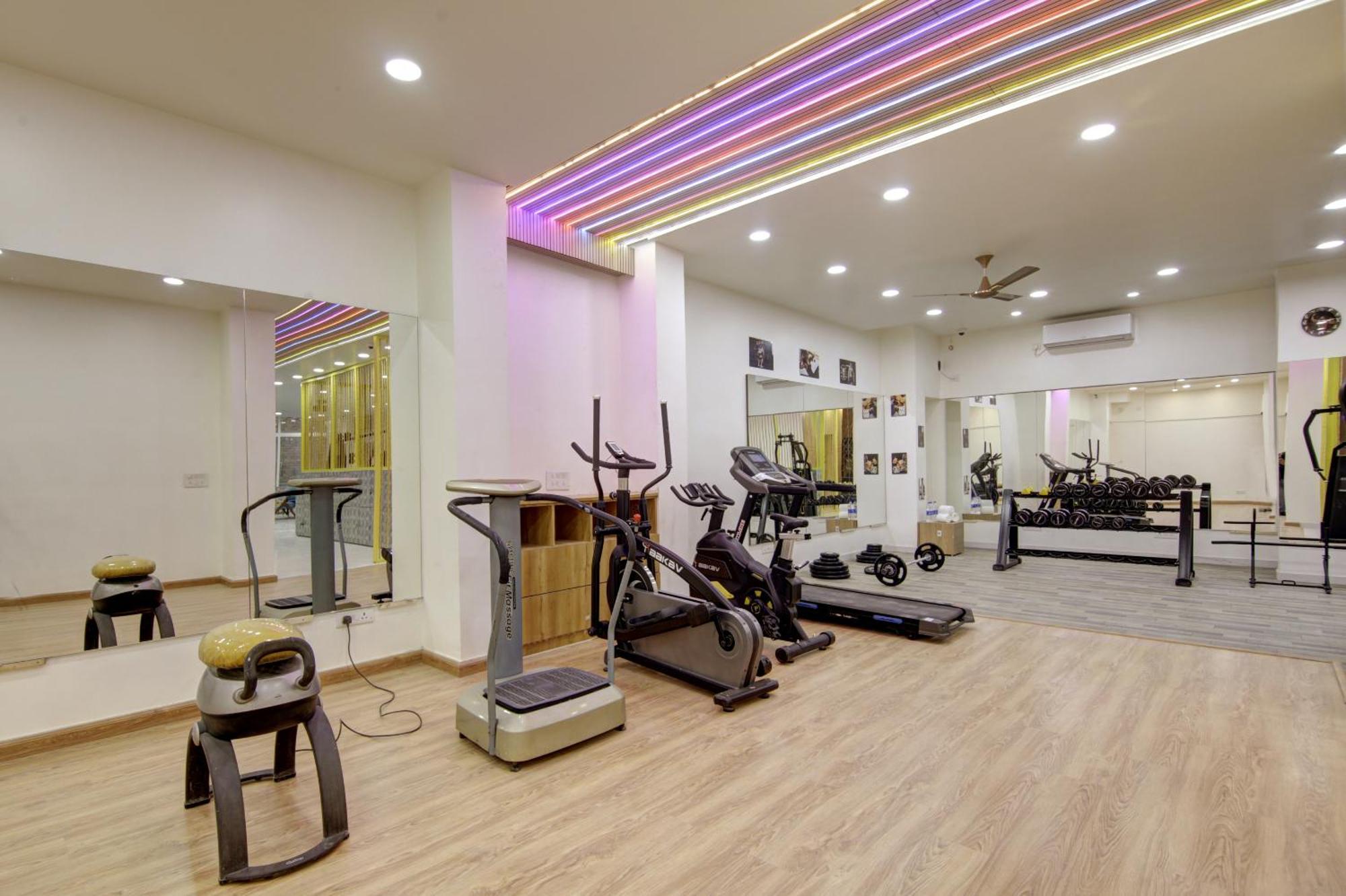 Anandam Club House Aparthotel Гургаон Екстериор снимка